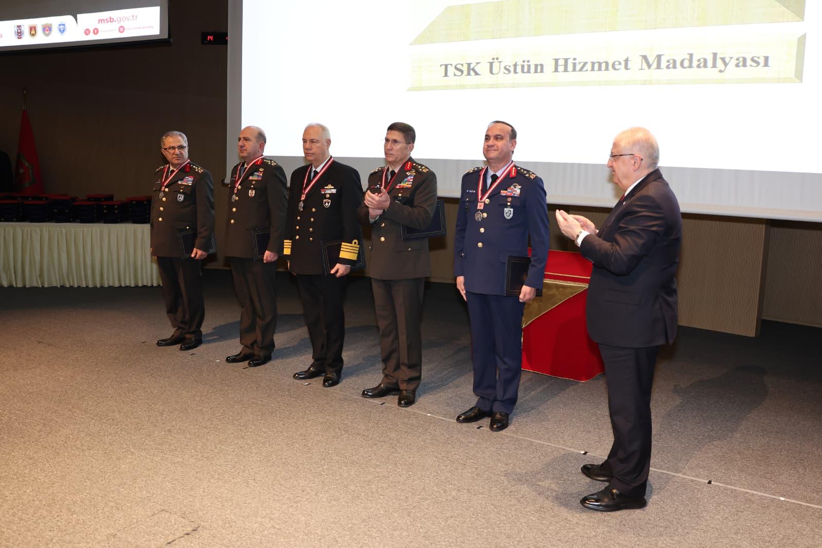 Bakan Güler, 'Madalya Tevcih, Başarılı Birlik ve Personelin Ödüllendirilmesi Töreni'ne katıldı