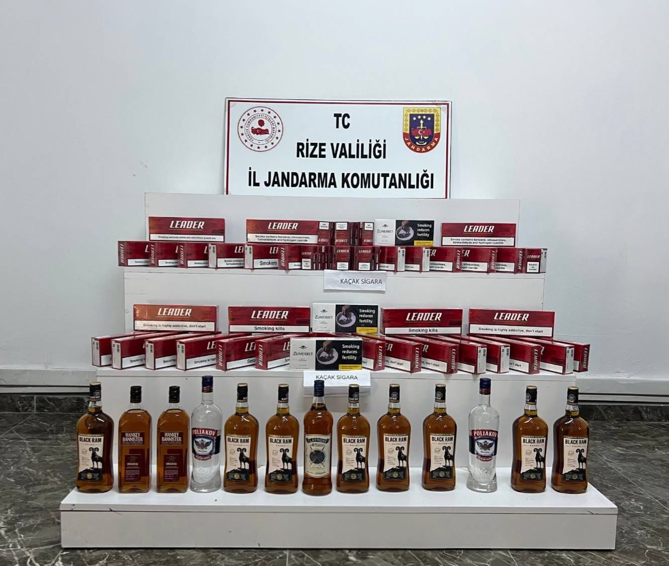 Rize'de bandrolsüz sigara ve alkol ele geçirildi