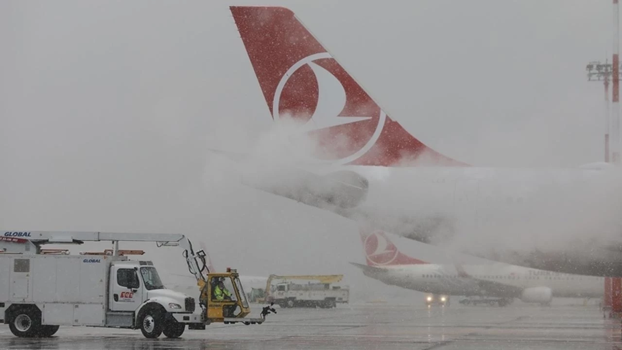 İstanbul’da Kar Alarmı: THY 54 Seferini İptal Etti