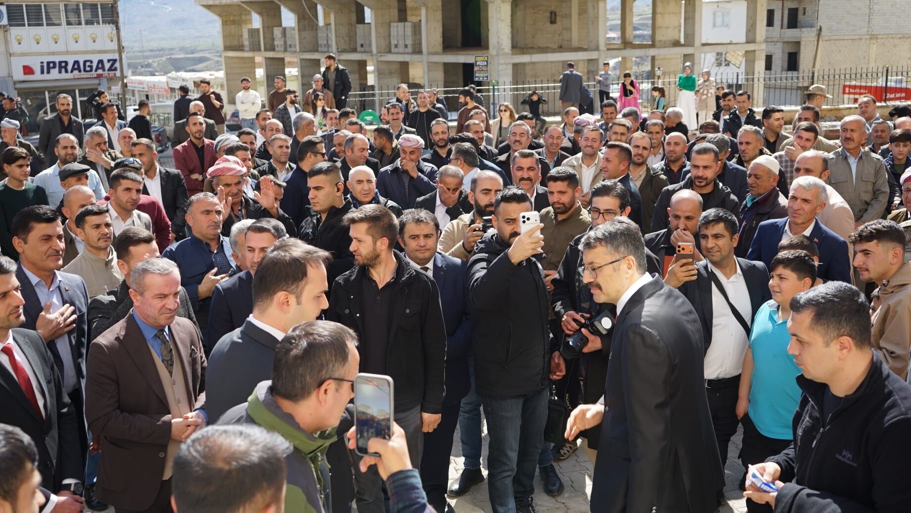 Bakan Yardımcılığı görevine atanan Hakkari Valisi Çelik'ten veda ziyareti