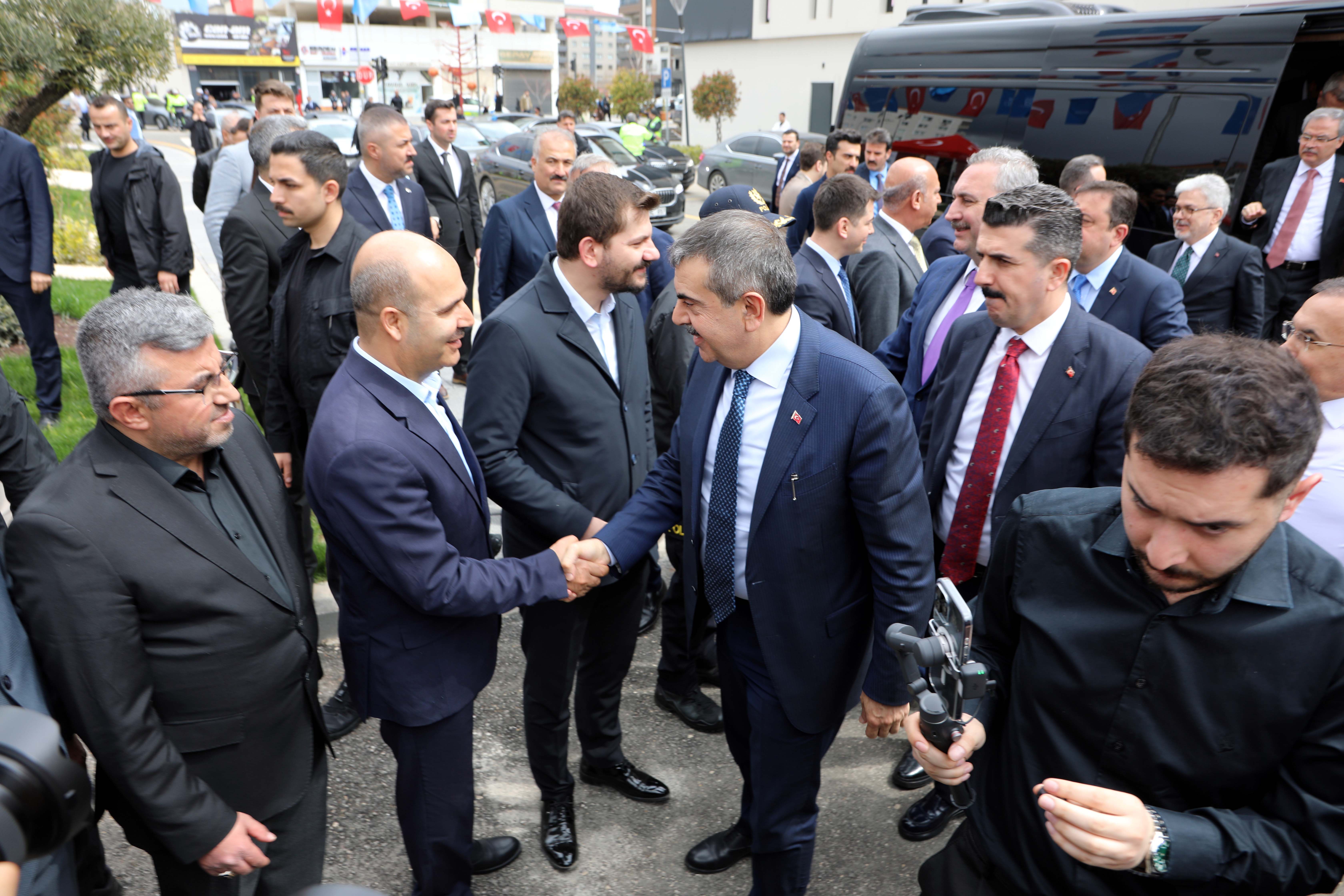 Bakan Tekin: Çocuklar, eğitime hayatına kendi değerlerimizi tanıyarak başlasın istiyoruz