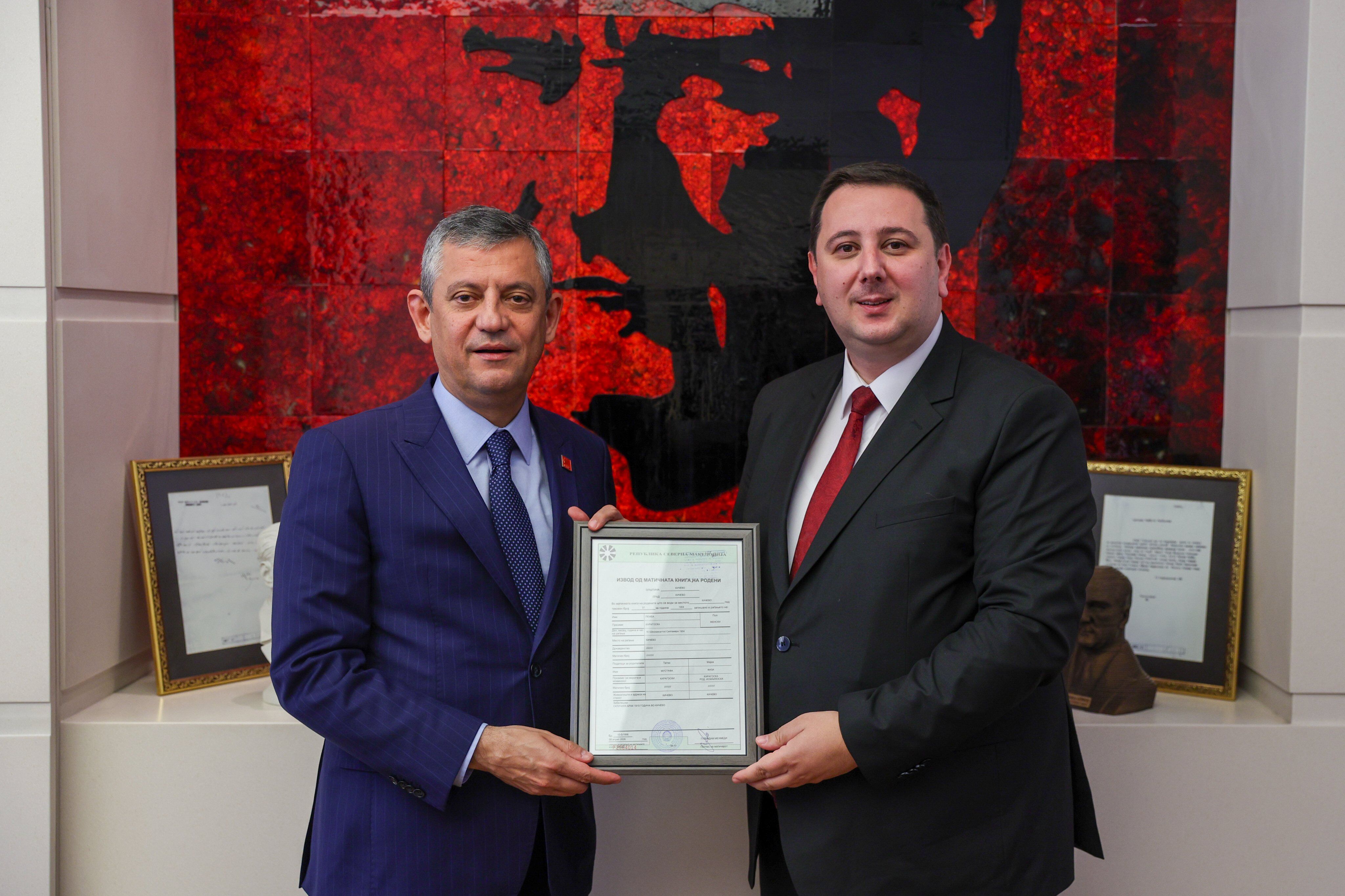 CHP lideri Özel, Kuzey Makedonya'dan THP heyeti ile görüştü