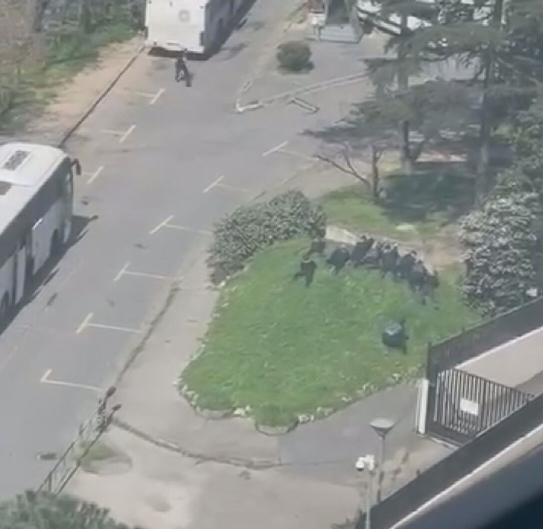 İsrail Konsolosluğu'nun da bulunduğu binanın önünde çatışma; 3 şüpheli etkisiz hale getirildi