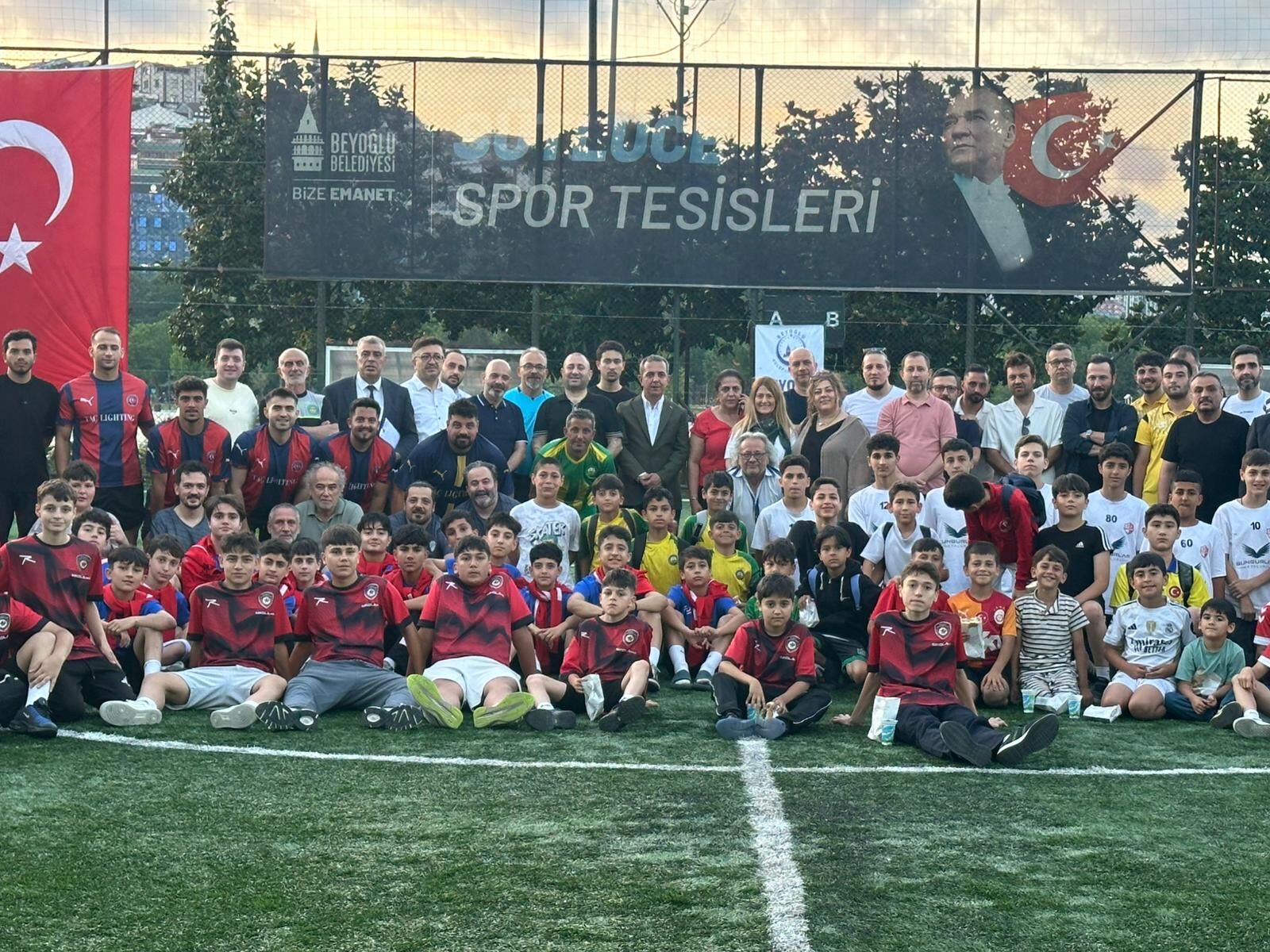 Beyoğlu’nda Sezon Finali Dostluk Maçıyla Taçlandı