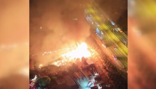 Ankara'da tahta paletlerin depolandığı alanda yangın