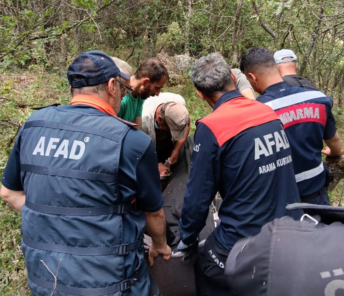 Kayalıklardan düşen sağlık teknisyeni hayatını kaybetti