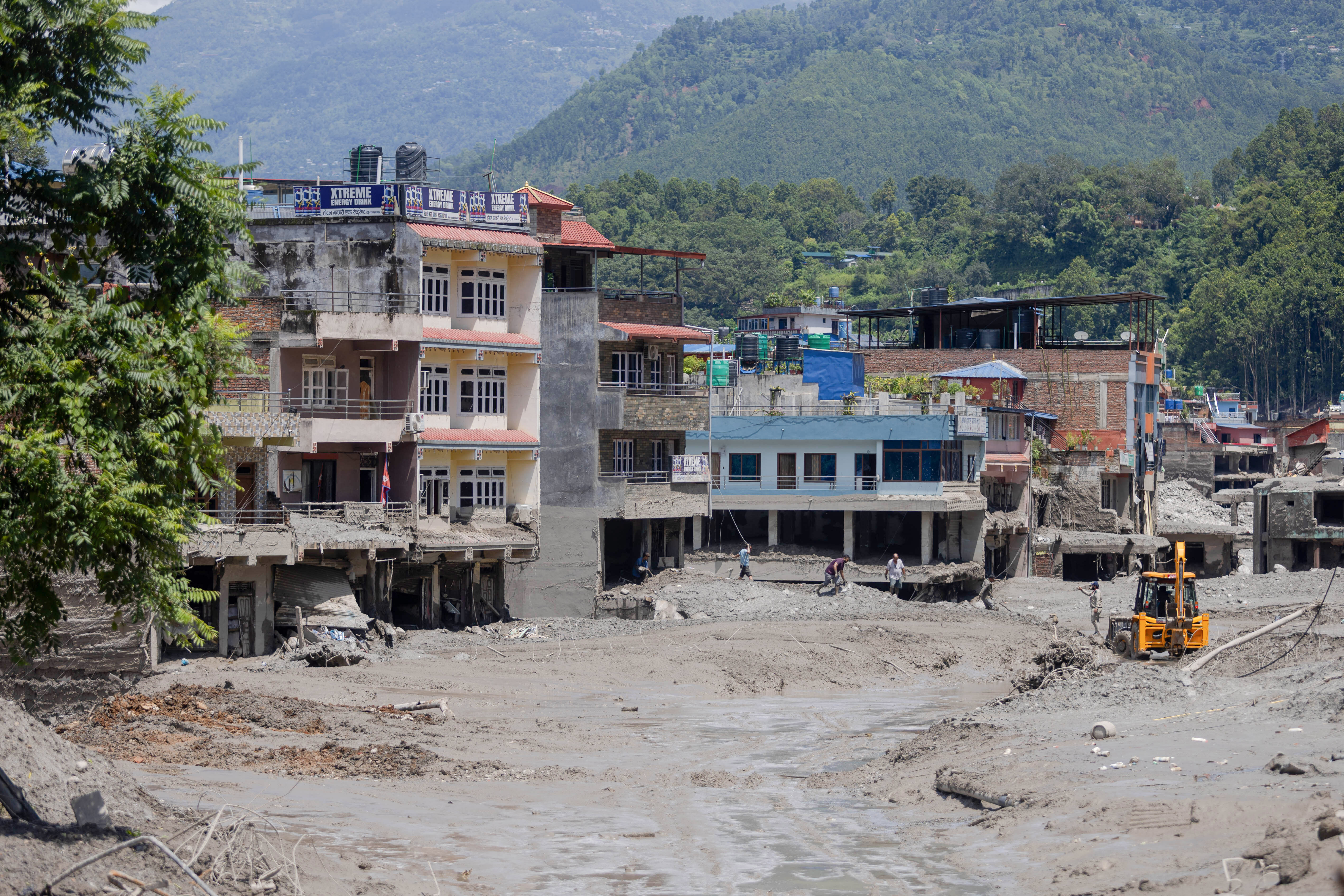 Nepal'deki selde can kaybı 1290'a yükseldi