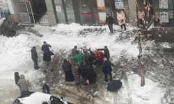 Bingöl’de çatıdan üzerine kar kütlesi düşen kadın öldü