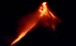 Mayon Yanardağı'nda alarm seviyesi 3'e yükseltildi