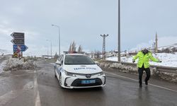 Sivas-Kayseri kara yolu tipi nedeniyle ulaşıma kapatıldı