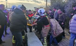 TIR'ın servis minibüsüne çarptığı kazada 14 yaralı