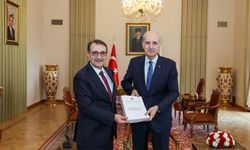 Yapay Zeka Araştırma Komisyonu raporunu, TBMM Başkanı Numan Kurtulmuş'a sundu