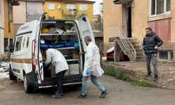 Boşanma aşamasındaki eşini bıçaklayıp, üzerine kapıyı kilitleyerek kaçtı