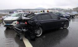 Çekmeköy Kuzey Marmara Otoyolu'nda zincirleme kaza; 1 ağır 4 yaralı