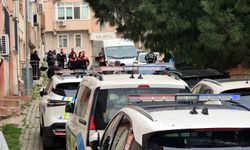 Freni boşaldığı öne sürülen minibüsün çarptığı 1'i çocuk, 2 kişi yaralandı