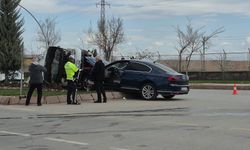 Malatya'da otomobil ile hafif ticari araç çarpıştı: 3 yaralı