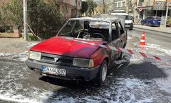 Seyir halindeyken alev alan otomobil yandı