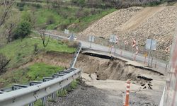 Siirt'te heyelan nedeniyle kara yolunda çökme meydana geldi