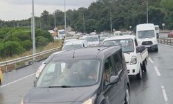 Arnavutköy'de beton mikseri hafif ticari araca çarptı: 2 yaralı