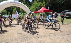 Artvin'de dağ bisikleti heyecanı: 41 sporcu zorlu parkurda pedal çevirdi