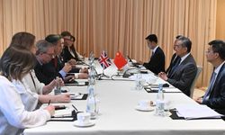 Çin ve İngiltere dışişleri bakanları Manila'da bir araya geldi
