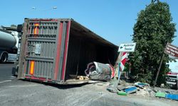 Mardin'de TIR devrildi; kadın ve çocuğu kazadan kurtuldu