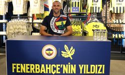 Vedat Muriqi imza gününde Fenerbahçeli taraftarlarla buluştu