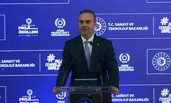 Bakan Kacır: Türkiye'de tasarlanan ve inşa edilen bir uzay aracıyla Ay'a ulaşmaya hazırlanıyoruz