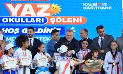 Bakan Bak, Kağıthane Yaz Spor Okulları Şöleni'ne katıldı