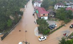 Sakarya'da sağanak sonrası Geyve'de yol çöktü, Karasu'da sel yaşandı