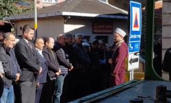 Konserde fenalaşıp ölen bankacı, toprağa verildi
