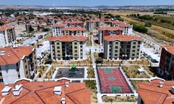 Bakan Kurum, Kütahya Pazarlar’da dönüşümle yenilenen konutları paylaştı