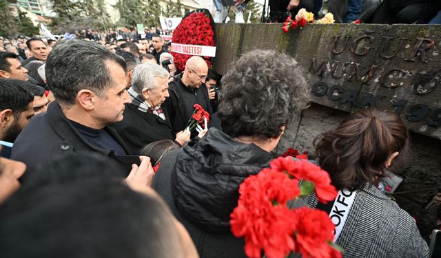 Gazeteci Uğur Mumcu, bombalı saldırıya uğradığı sokakta anıldı