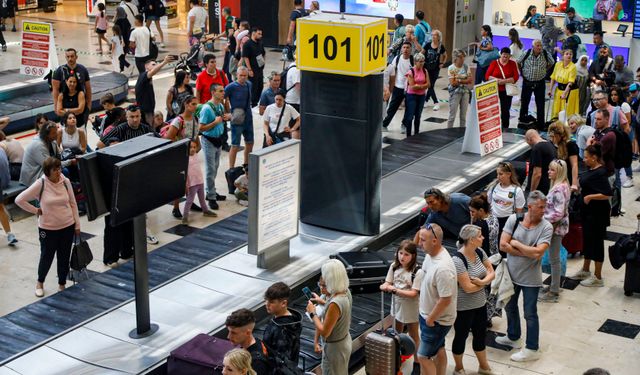 İngiliz ve Polonyalı turist Antalya'yı sevdi