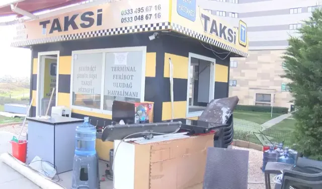 "Taksi Beni Sevmiyor" Deyip Durağı Dağıttı: 150 Bin TL Zarar