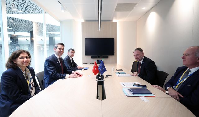 Bakan Bayraktar, Avrupa Komisyonu Enerji Komiseri Jorgensen ile bir araya geldi