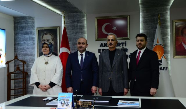 Bakan Uraloğlu, Mihalgazi Belediye Başkanı Akgün'ü ziyaret etti