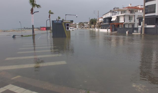 Balıkesir Burhaniye'de Lodos Etkili Oldu: Deniz Taştı