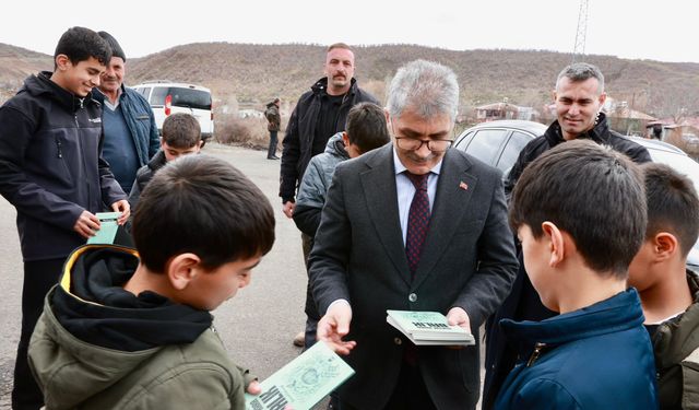Bingöl Valisi Çelik, Togg makam aracıyla çocukları gezdirdi