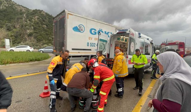 Fethiye'de otomobil istinat duvarına çarptı: 1 ölü, 3 yaralı