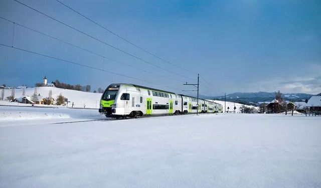 İsviçre’nin Valais Kantonunda Yolcu Treni Raydan Çıktı