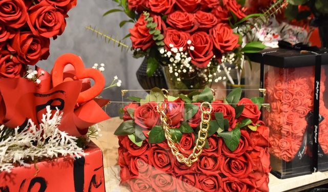 İzmir'de Sevgiler Günü'ne özel 2,5 milyon gül