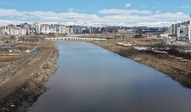 Karlar erken eridi, Kızılırmak'ın hem rengi hem debisi değişti