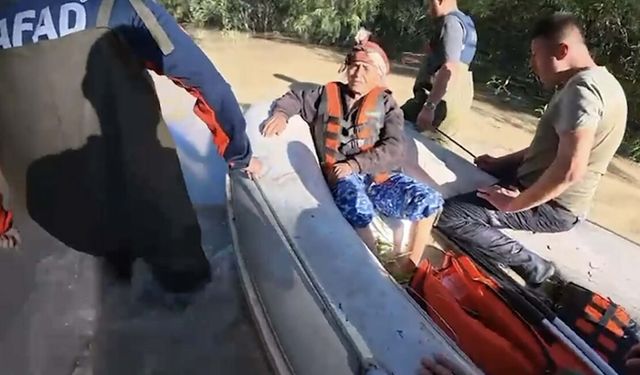 Mahsur kalan 90 yaşındaki kadını AFAD kurtardı
