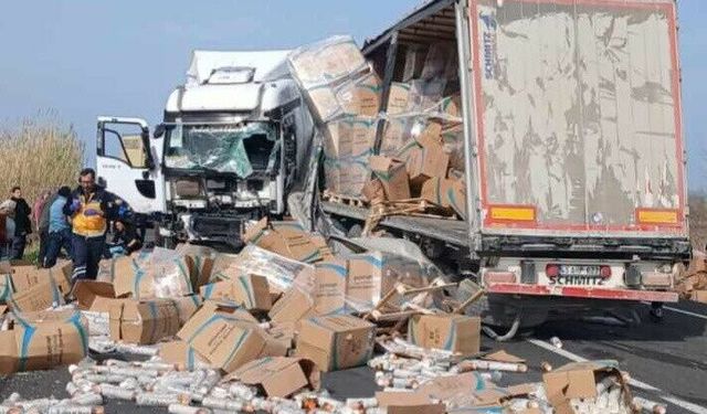 Manisa'da TIR, otomobil ve kamyonla çarpıştı: 5 yaralı