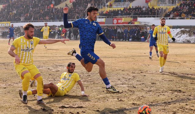Menemen FK'yı eski golcüsü yıktı