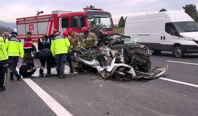 Otoyolda cip, TIR'a arkadan çarptı: 1 ölü 1 yaralı
