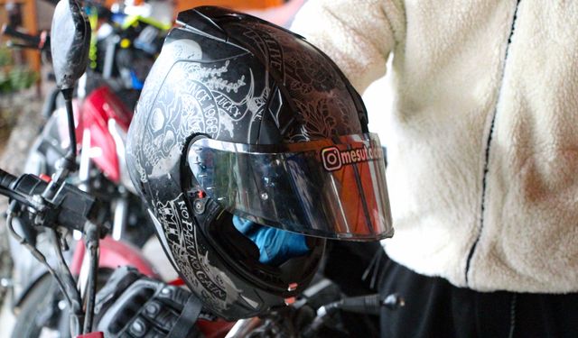 TIR'ın altında kalan kurye ekipmanları sayesinde kurtuldu