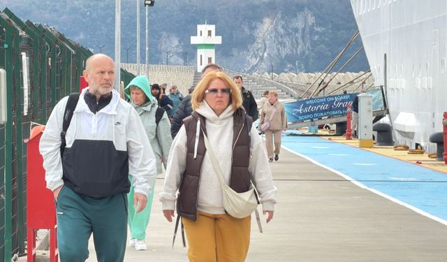 Amasra'ya kruvaziyerle 2026 yılının ilk turistleri geldi