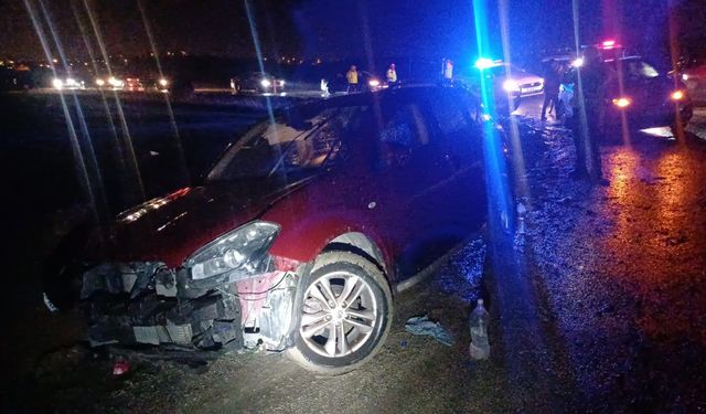 Çorum'da iki otomobil çarpıştı: 6 kişi yaralandı